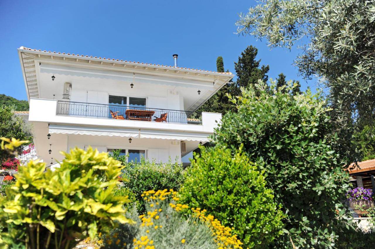 Korakias Skorpidi * Geni (Lefkada)